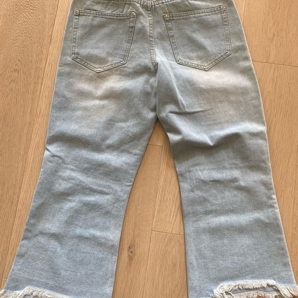 Cropped Wide Leg Distressed Jeans - Picture 3 of 3